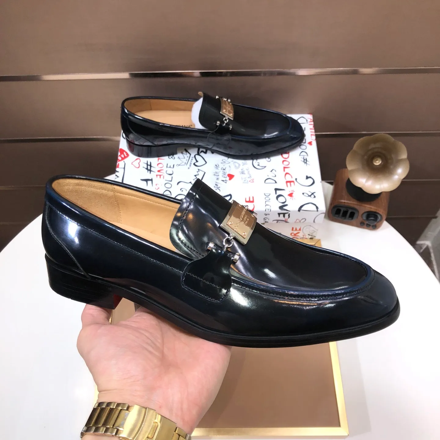 Ex-factory price 500💰DG top quality🔍🔍men's new leather shoes🚹Sold simultaneously at counters⚠Shoe uppers are imported cowhide from Italy, fully imported cowhide lining, imported accessories💪💪, completely 1⃣️ to 1⃣️replica🇮🇹 💪💪, ⚠Sole: The original sole is specially provided by the original factory, the exclusive movable molded sole is super comfortable, ⚠The original factory follows the order, 🔍🔍high quality, you can enter and exit the counter at will, welcome to compare ⚠Number of sizes: 38-44 (45 customized)
